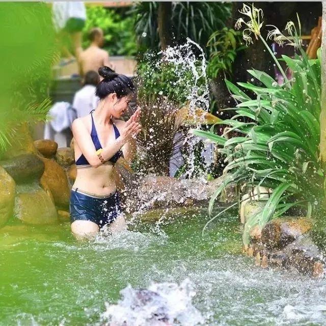 【吃足三餐，火爆搶購】498元&#x2F;雙人=雙早+雙晚+雙宵夜+無限次溫泉+豪華住宿，盡在中山泉眼溫泉度假酒店