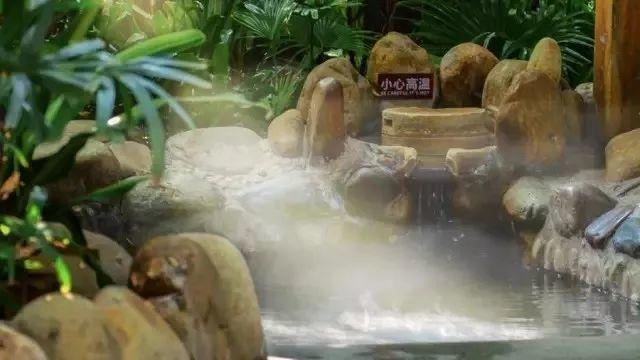 【吃足三餐，火爆搶購】498元&#x2F;雙人=雙早+雙晚+雙宵夜+無限次溫泉+豪華住宿，盡在中山泉眼溫泉度假酒店