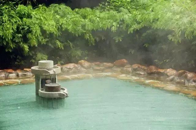 【清遠聚龍灣溫泉】￥638起=雙人住宿+自助早、晚餐+泡稀有氡泉！